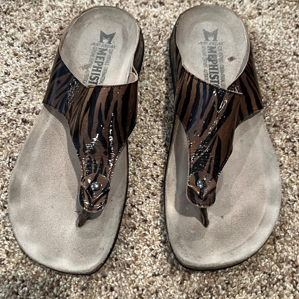 Mephisto thong sandal. Zebra